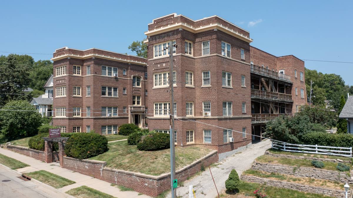 Apartment for rent at 255 Oakland Ave, Council Bluffs, IA 51503