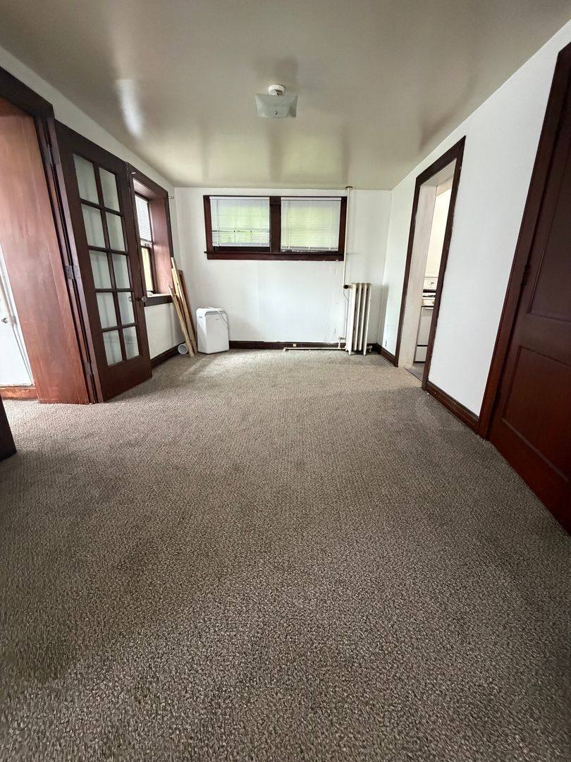 Apartment for rent at 255 Oakland Ave, Council Bluffs, IA 51503