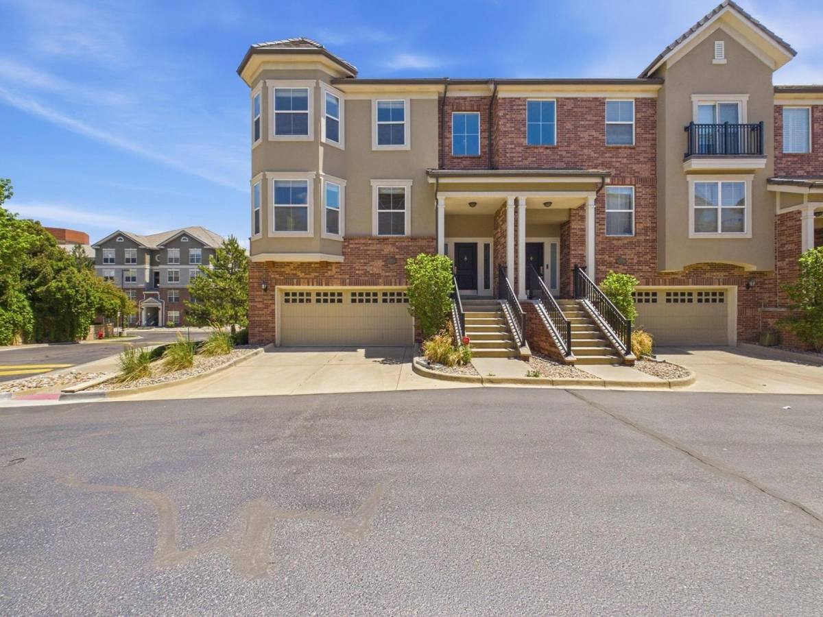 Townhouse for rent at 5448 Dtc Parkway, Englewood, CO 80111