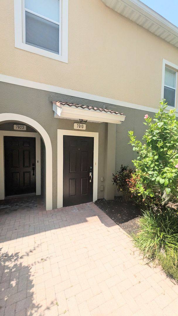 Condo for rent at 7919 Limestone Lane, Sarasota, FL 34233