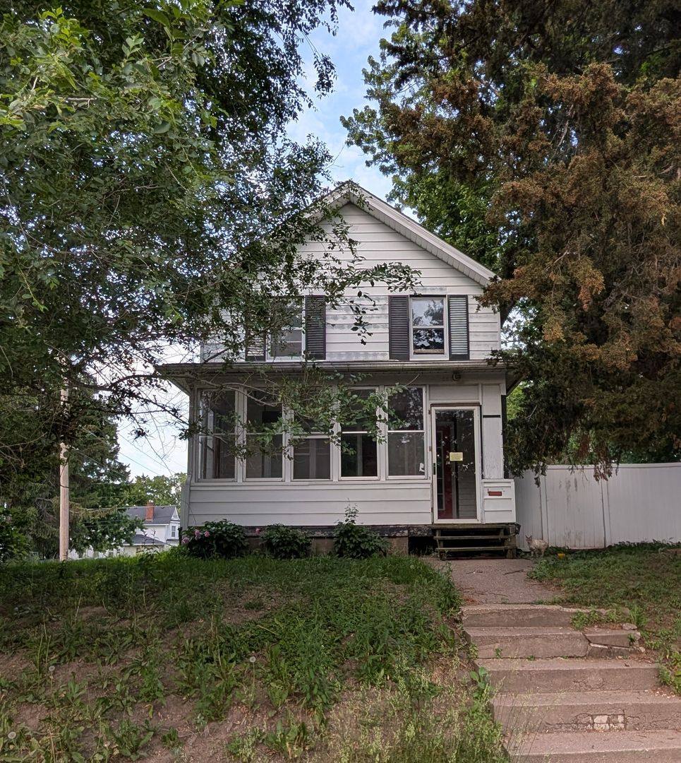 House for rent at 1935 Leclaire St, Davenport, IA 52803