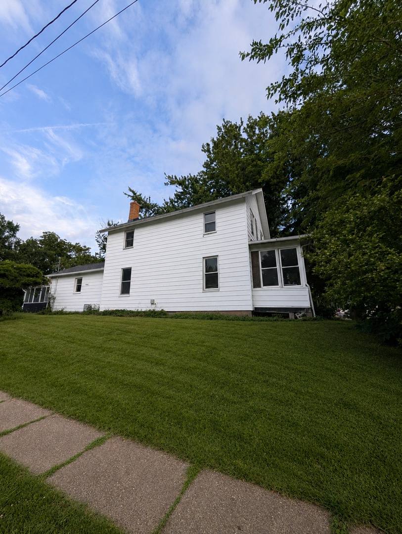 House for rent at 1935 Leclaire St, Davenport, IA 52803