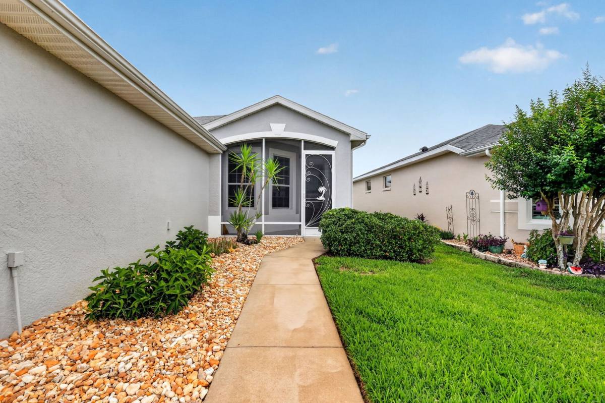 House for rent at 27150 Nostalgia Dr, Leesburg, FL 34748