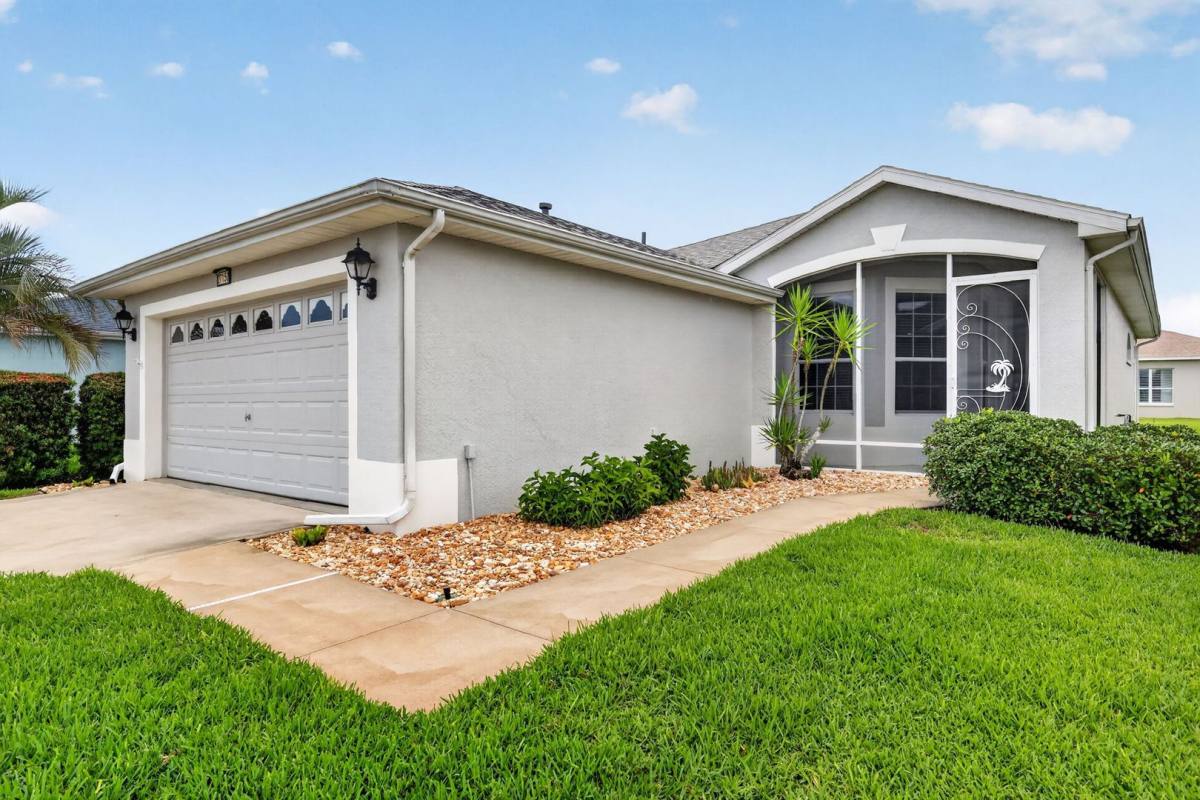 House for rent at 27150 Nostalgia Dr, Leesburg, FL 34748