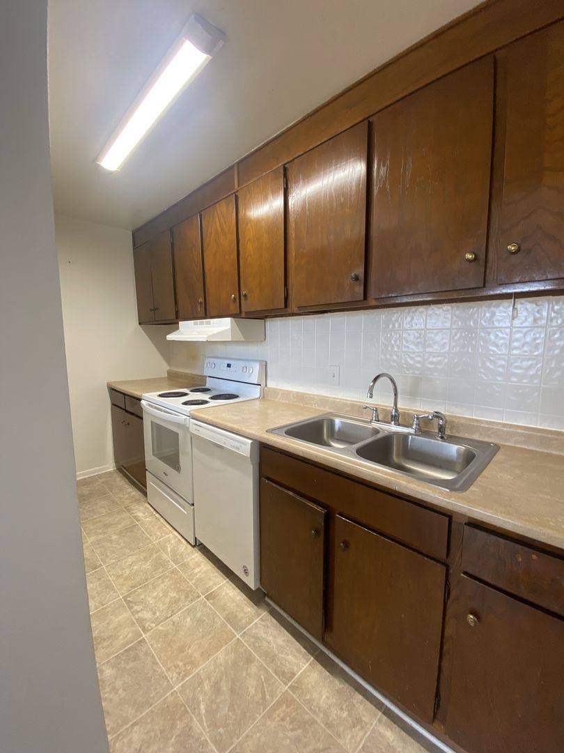 Apartment for rent at 2209 Marquette Rd, Peru, IL 61354