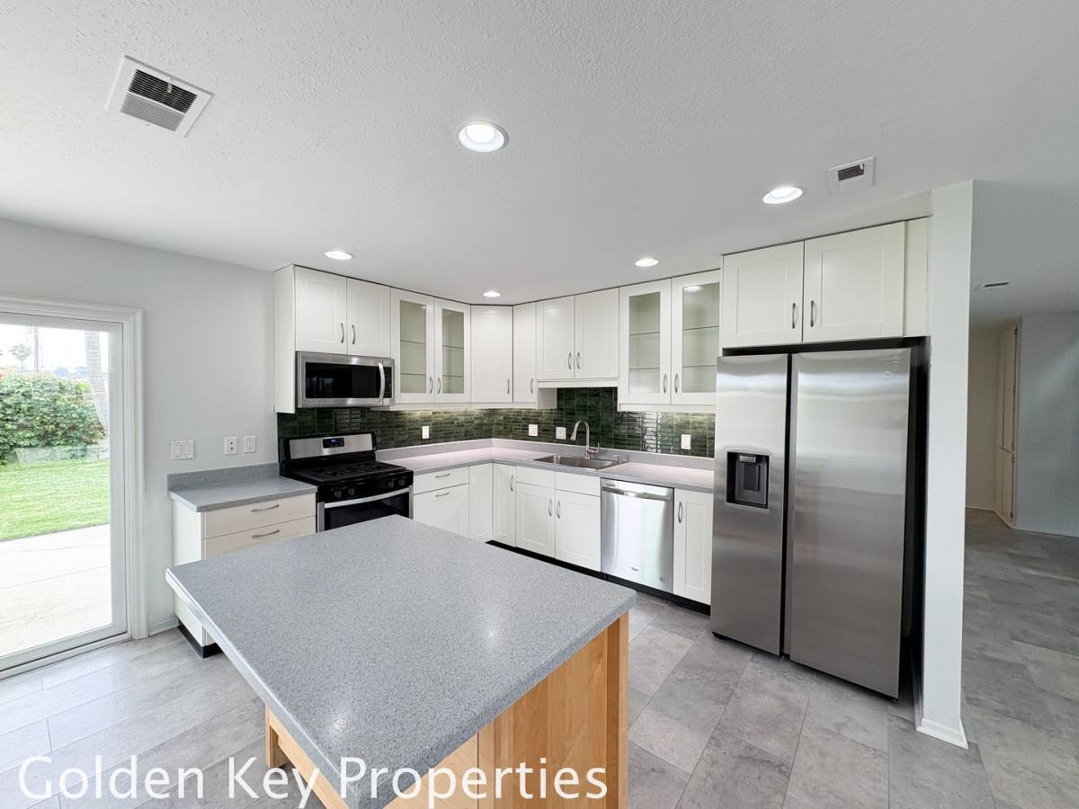 House for rent at 5510 Los Robles Dr, Carlsbad, CA 92008