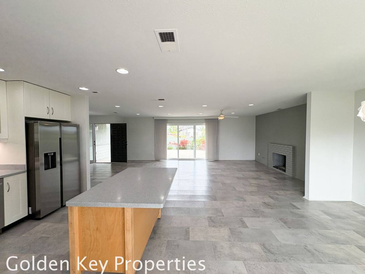 House for rent at 5510 Los Robles Dr, Carlsbad, CA 92008