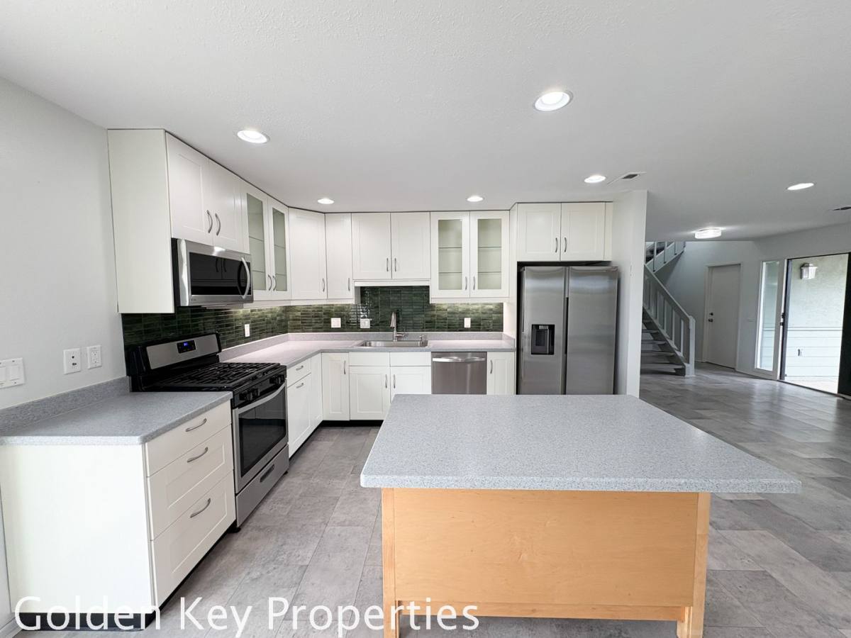 House for rent at 5510 Los Robles Dr, Carlsbad, CA 92008