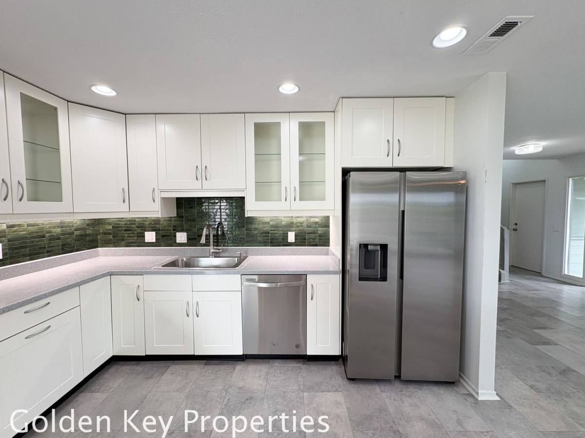 House for rent at 5510 Los Robles Dr, Carlsbad, CA 92008