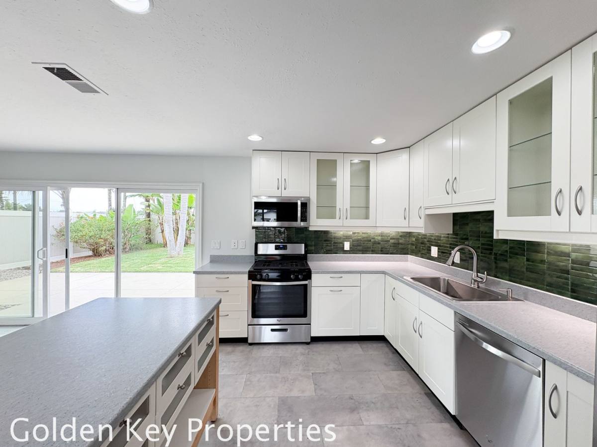 House for rent at 5510 Los Robles Dr, Carlsbad, CA 92008