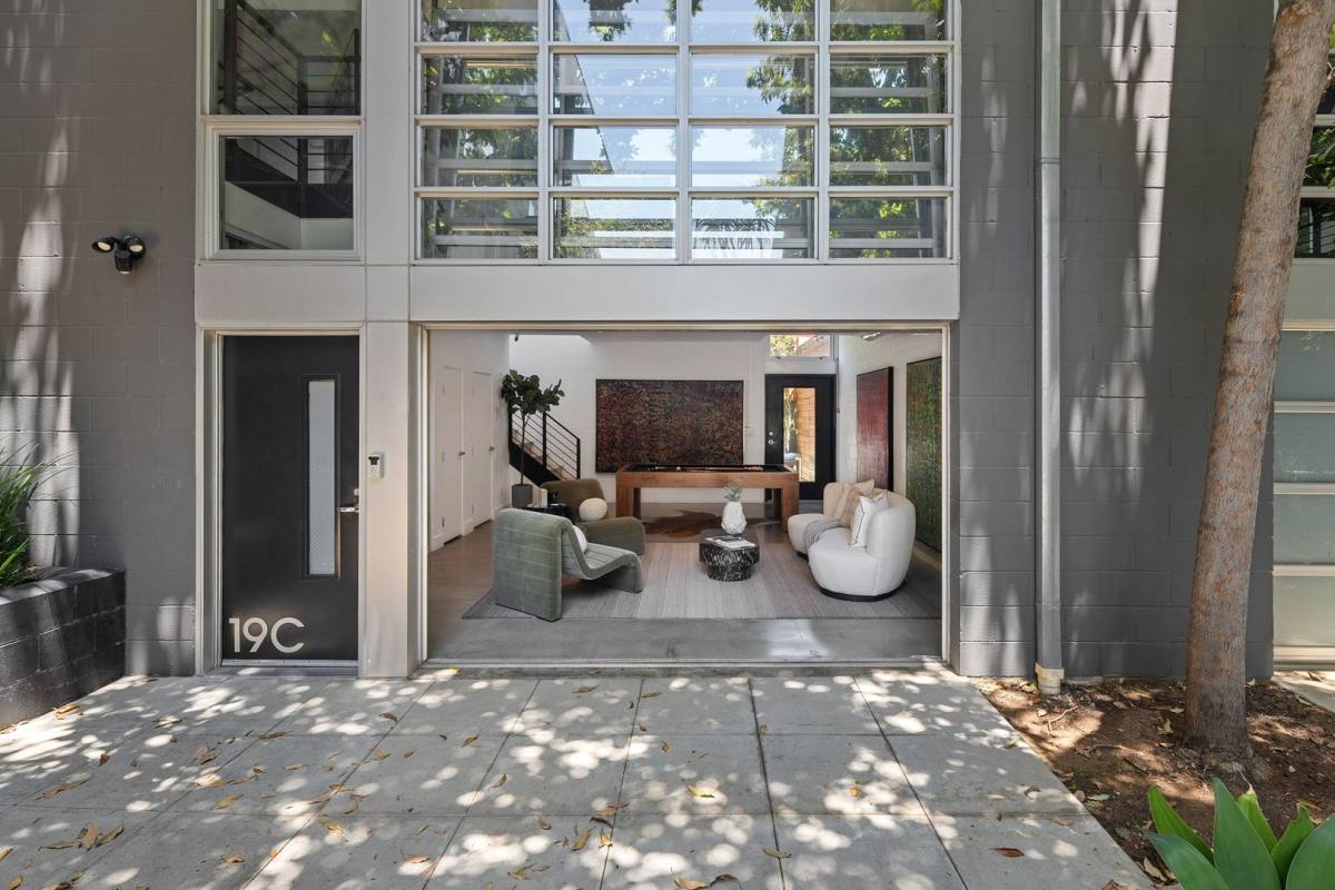 Townhouse for rent at 1037 N Laurel Ave #19C, Los Angeles, CA 90046