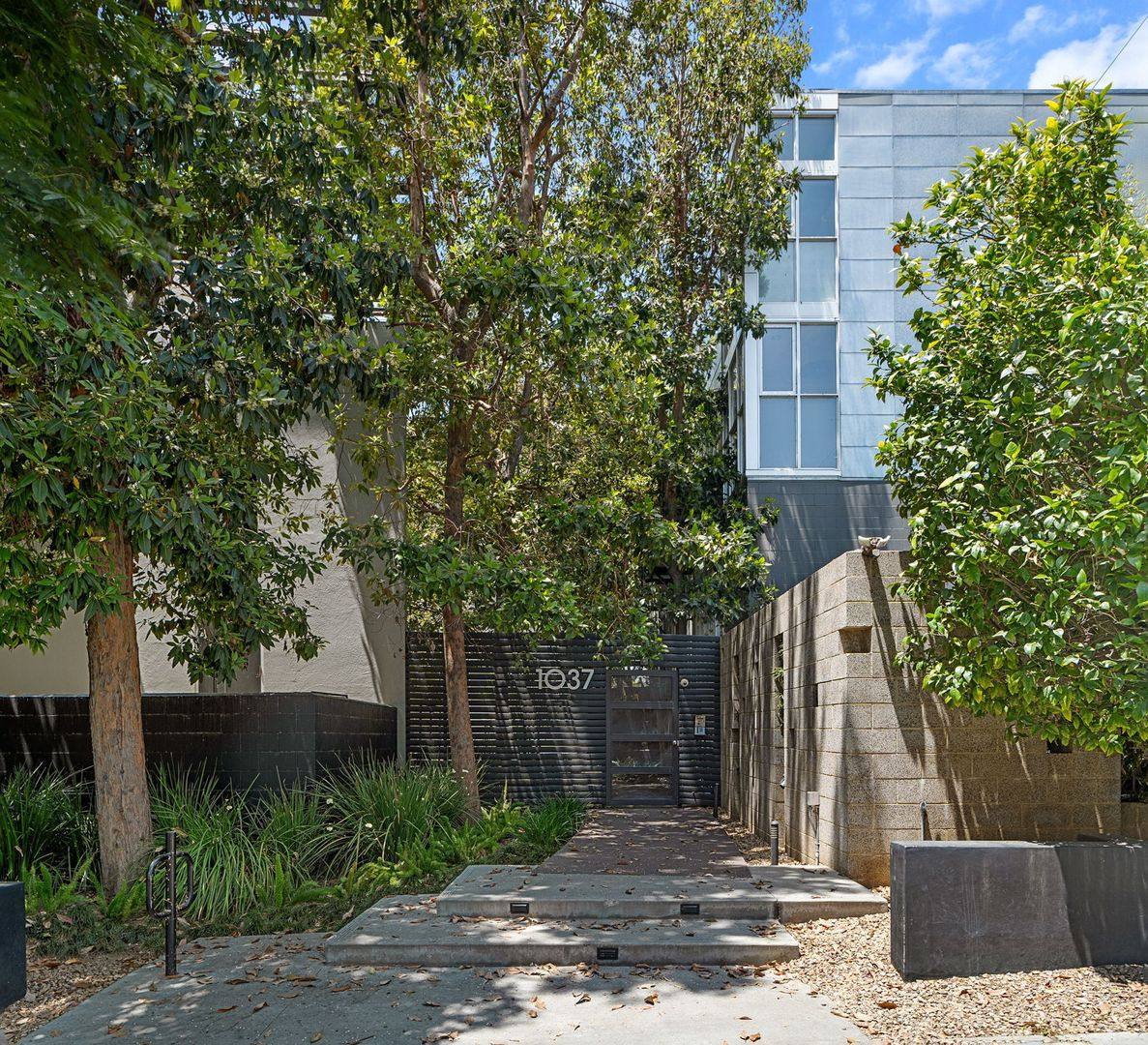 Townhouse for rent at 1037 N Laurel Ave #19C, Los Angeles, CA 90046