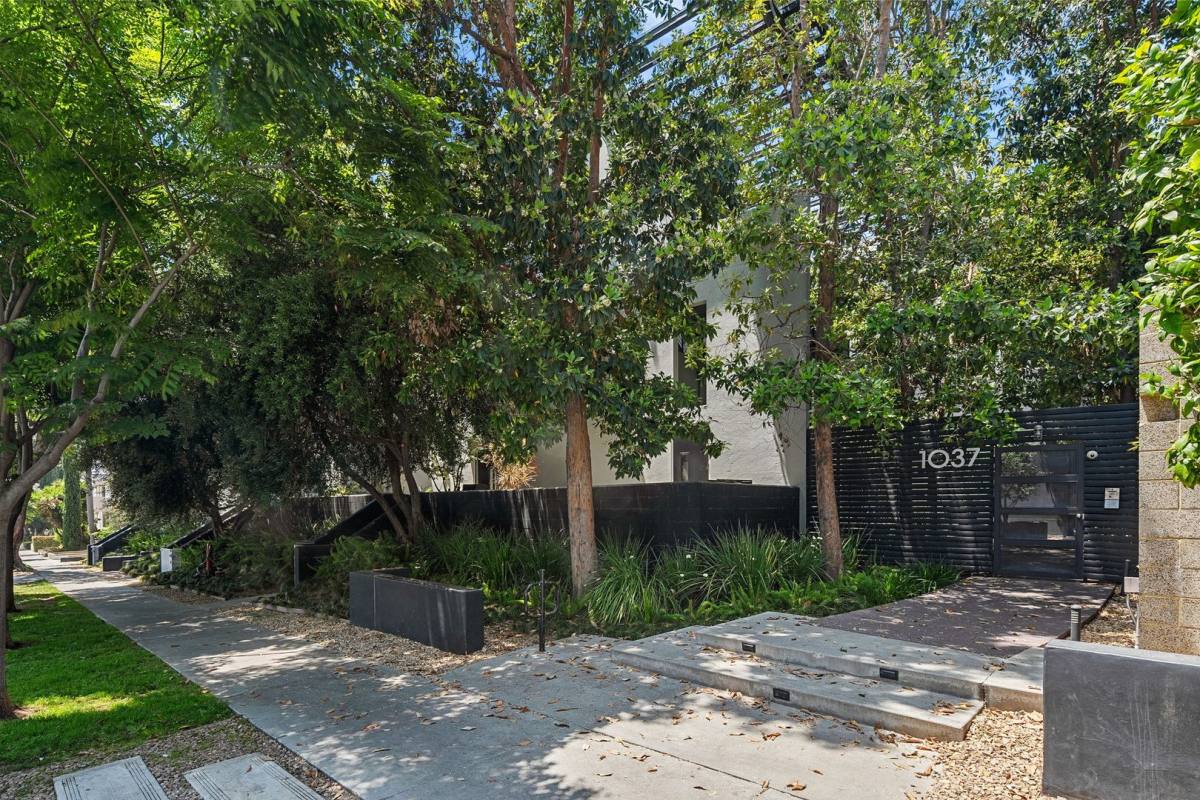 Townhouse for rent at 1037 N Laurel Ave #19C, Los Angeles, CA 90046