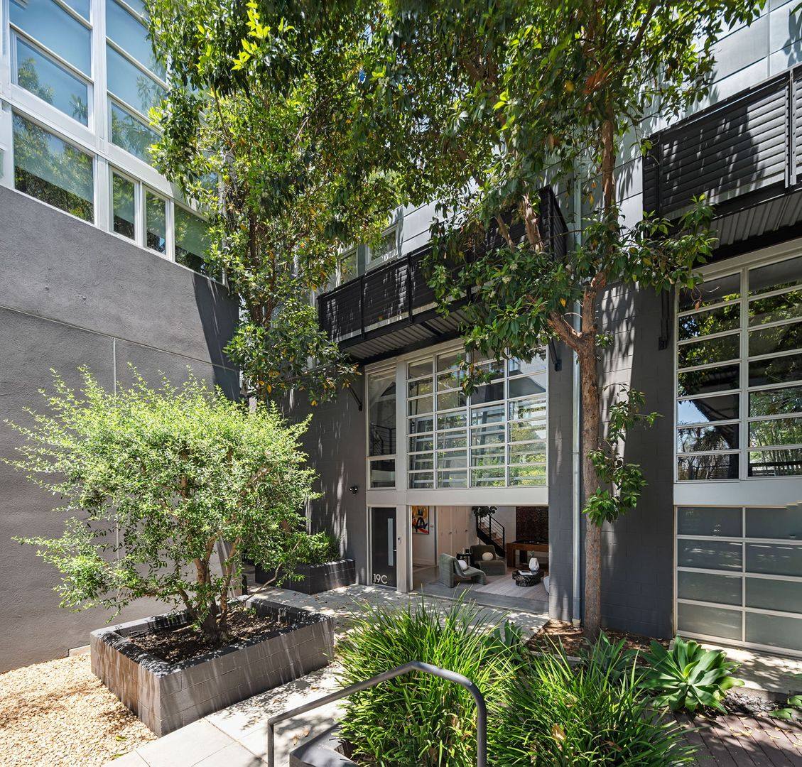 Townhouse for rent at 1037 N Laurel Ave #19C, Los Angeles, CA 90046