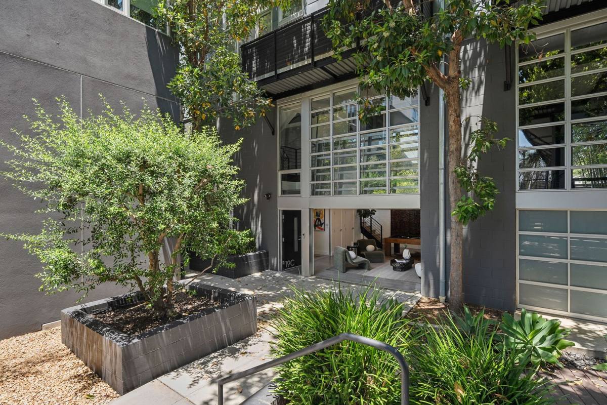 Townhouse for rent at 1037 N Laurel Ave #19C, Los Angeles, CA 90046