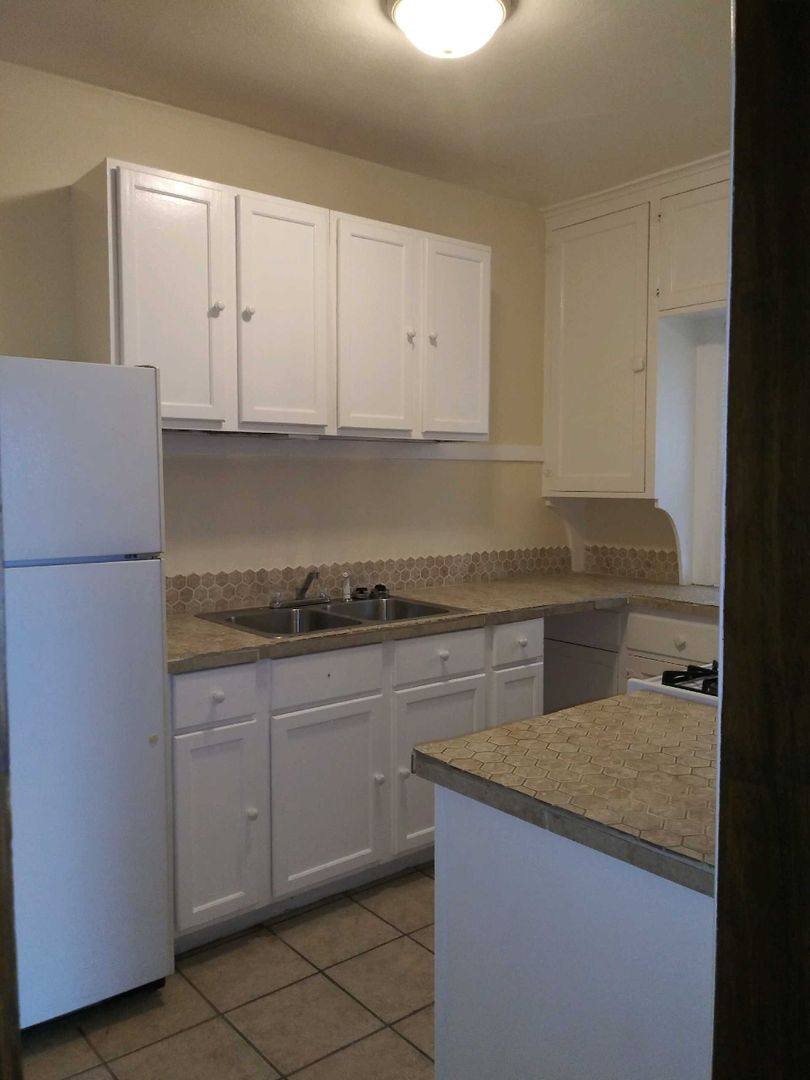 Apartment for rent at 2426-28 Benderwirt Ave, Rockford, IL 61103