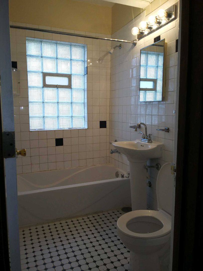 Apartment for rent at 2426-28 Benderwirt Ave, Rockford, IL 61103
