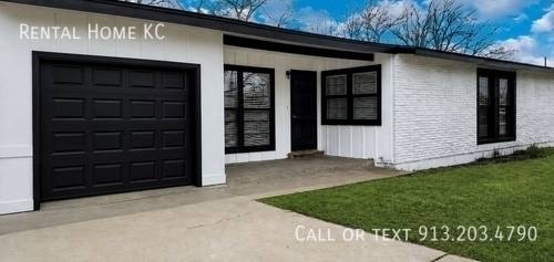 House for rent at 9427 Gillette St, Lenexa, KS 66215