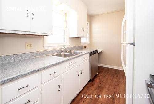 House for rent at 9427 Gillette St, Lenexa, KS 66215