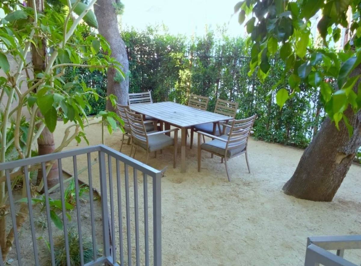 Apartment for rent at 1539 N Bronson Ave, Los Angeles, CA 90028