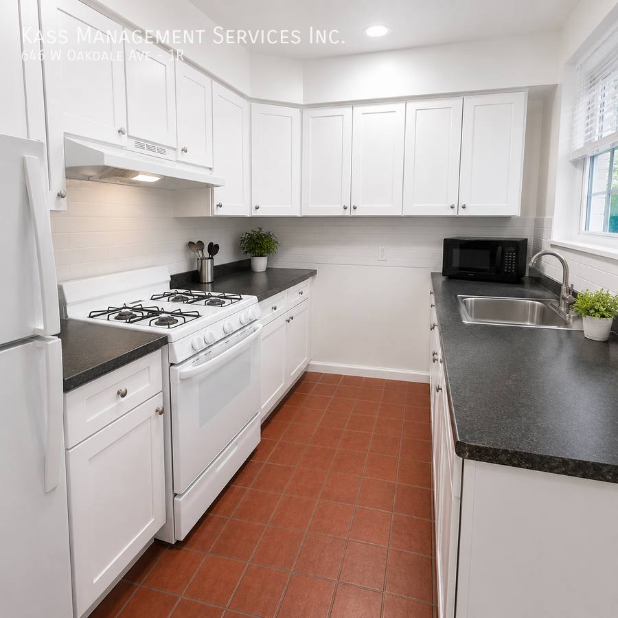 Apartment for rent at 646 W Oakdale Ave #1R, Chicago, IL 60613