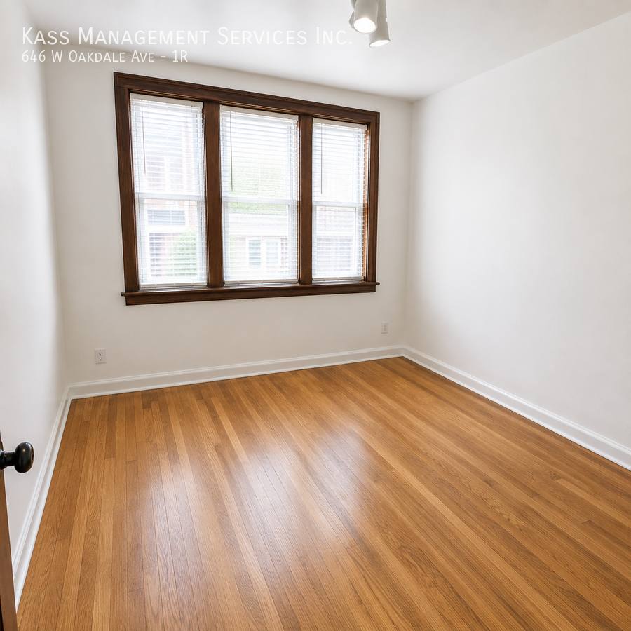 Apartment for rent at 646 W Oakdale Ave #1R, Chicago, IL 60613