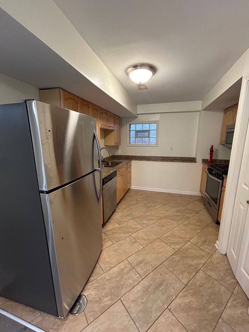 Apartment for rent at 1505 W Huron St #G, Chicago, IL 60642