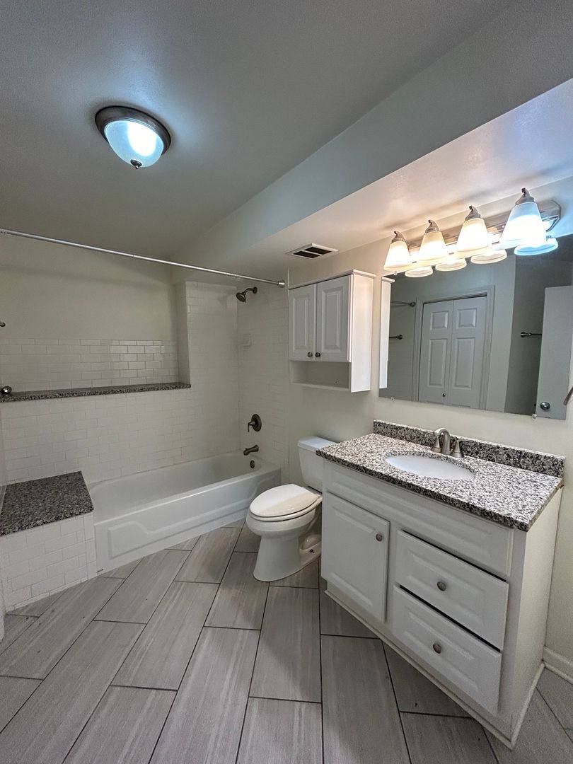 Apartment for rent at 1505 W Huron St #G, Chicago, IL 60642