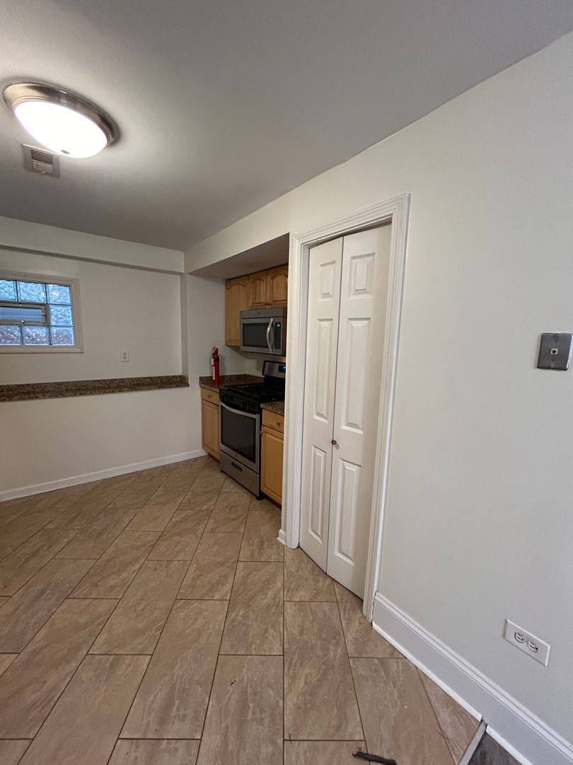 Apartment for rent at 1505 W Huron St #G, Chicago, IL 60642