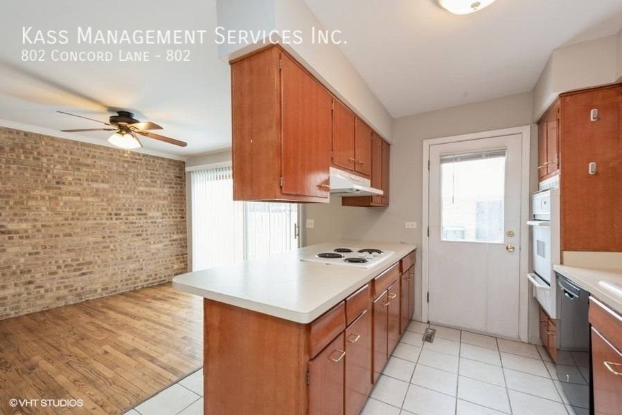 Townhouse for rent at 802 Concord Lane #802, Barrington, IL 60010