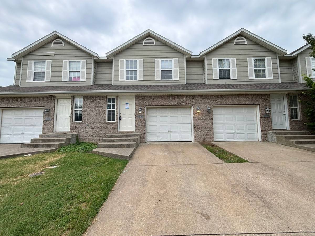 Townhouse for rent at 12284 Rambling Rose Way, Farmington, AR 72730