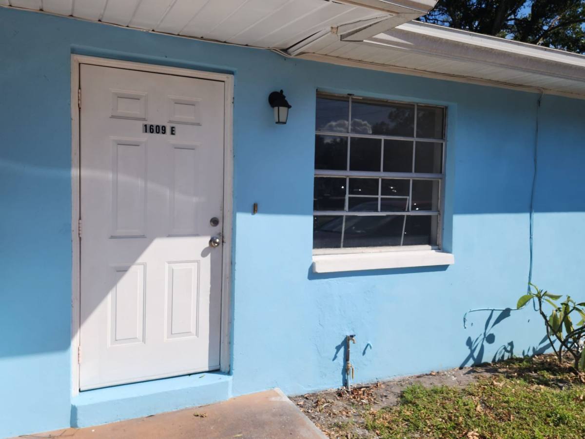 Apartment for rent at 1609 56th St S, Saint Petersburg, FL 33707