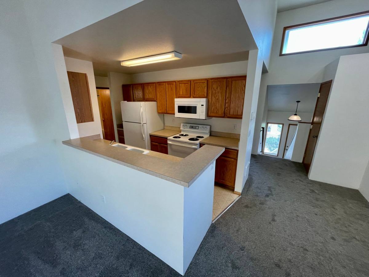 Apartment for rent at 5631 N Hills Dr, Klamath Falls, OR 97603