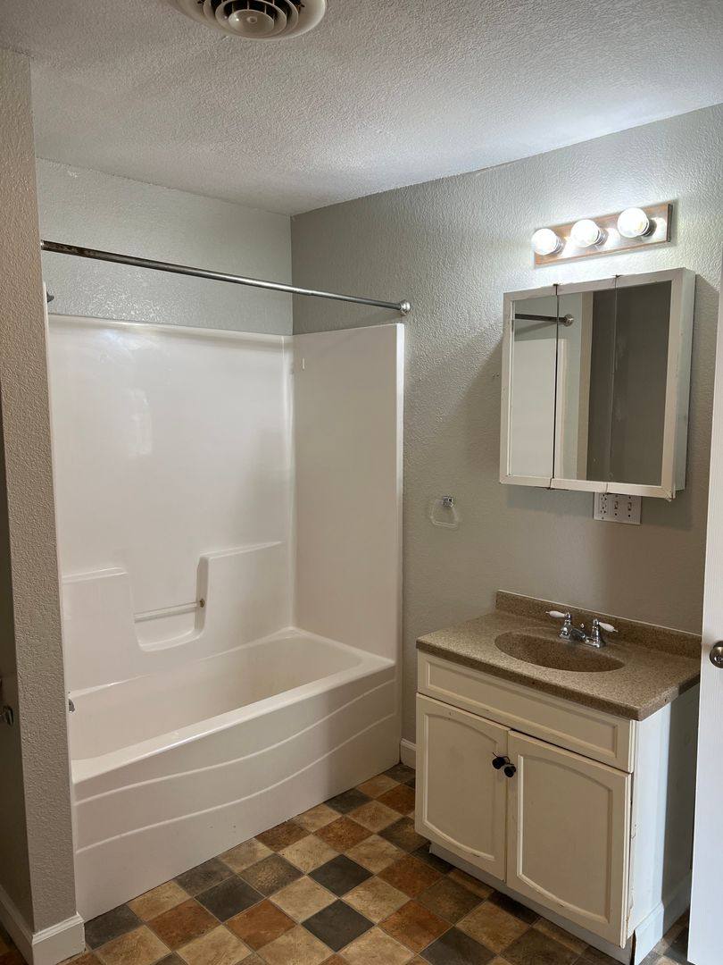 Apartment for rent at 2047 US-Highway, Du Quoin, IL 62832