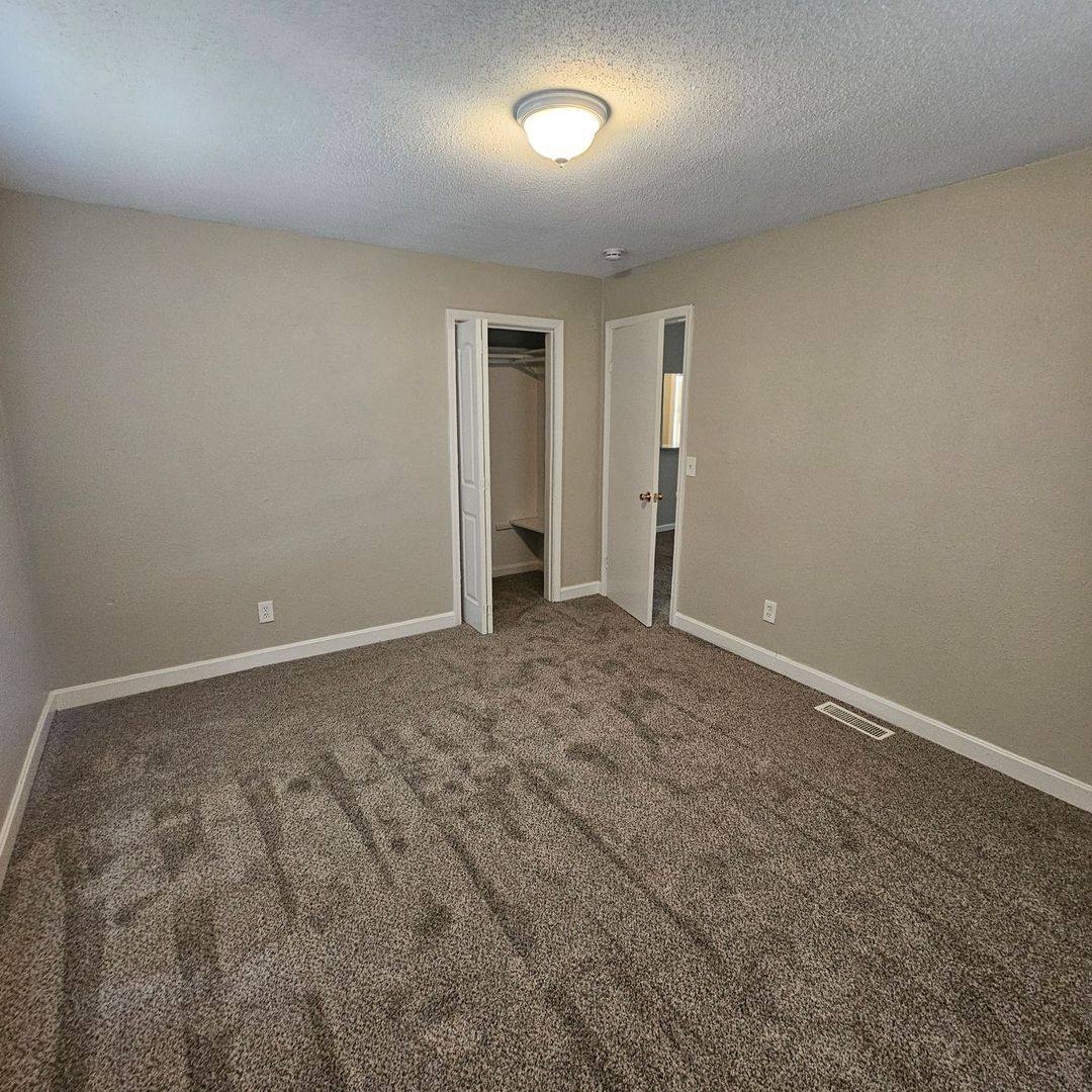 House for rent at 609 N Hocker Ave, Independence, MO 64050