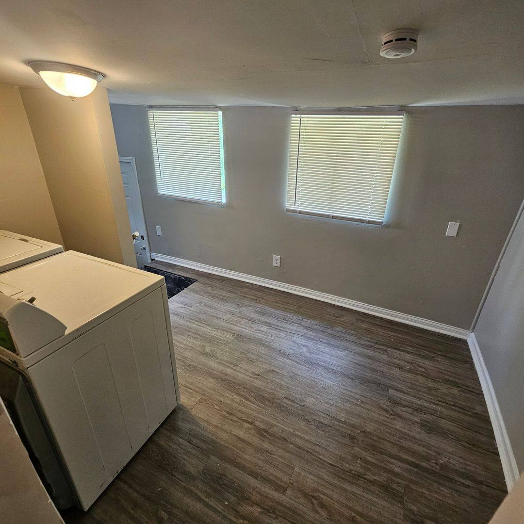 House for rent at 609 N Hocker Ave, Independence, MO 64050