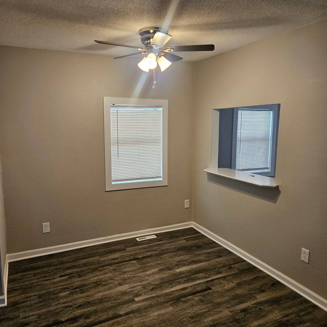 House for rent at 609 N Hocker Ave, Independence, MO 64050