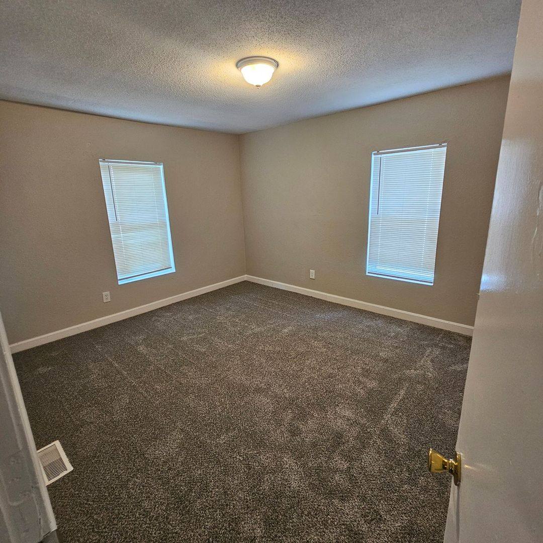 House for rent at 609 N Hocker Ave, Independence, MO 64050