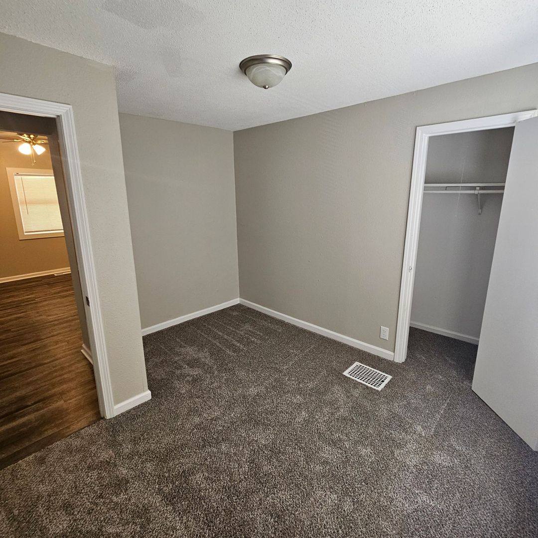 House for rent at 609 N Hocker Ave, Independence, MO 64050