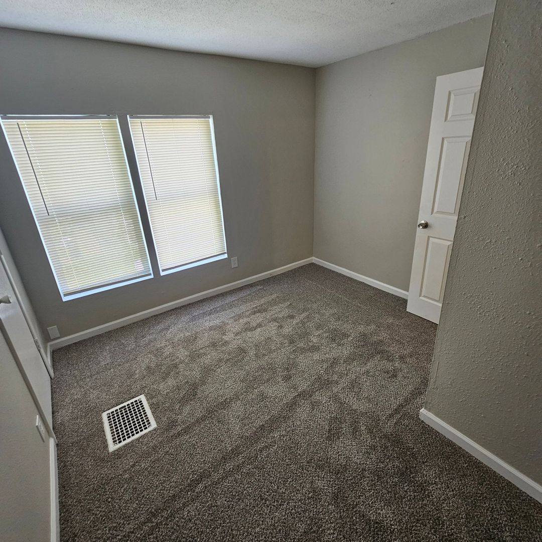 House for rent at 609 N Hocker Ave, Independence, MO 64050