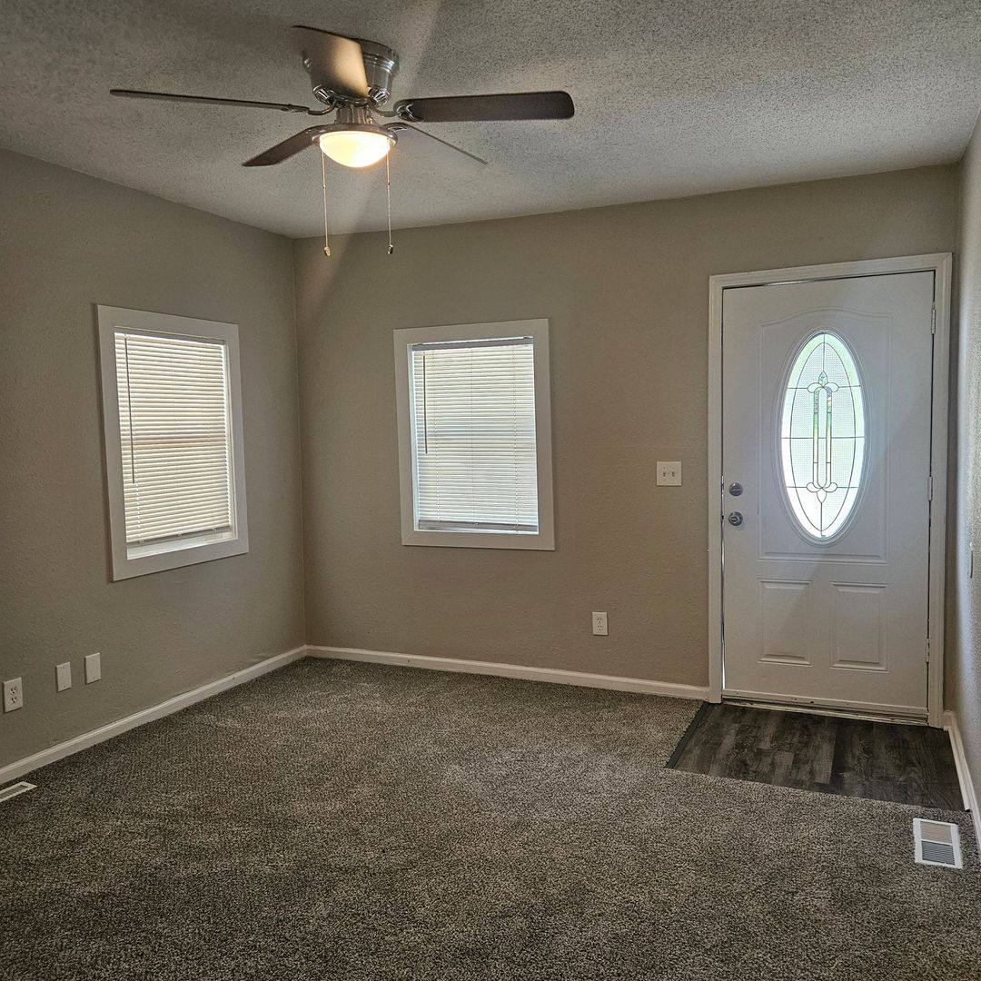 House for rent at 609 N Hocker Ave, Independence, MO 64050