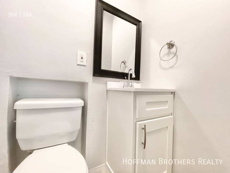 Apartment for rent at 5716 La Mirada Ave #3, Los Angeles, CA 90038