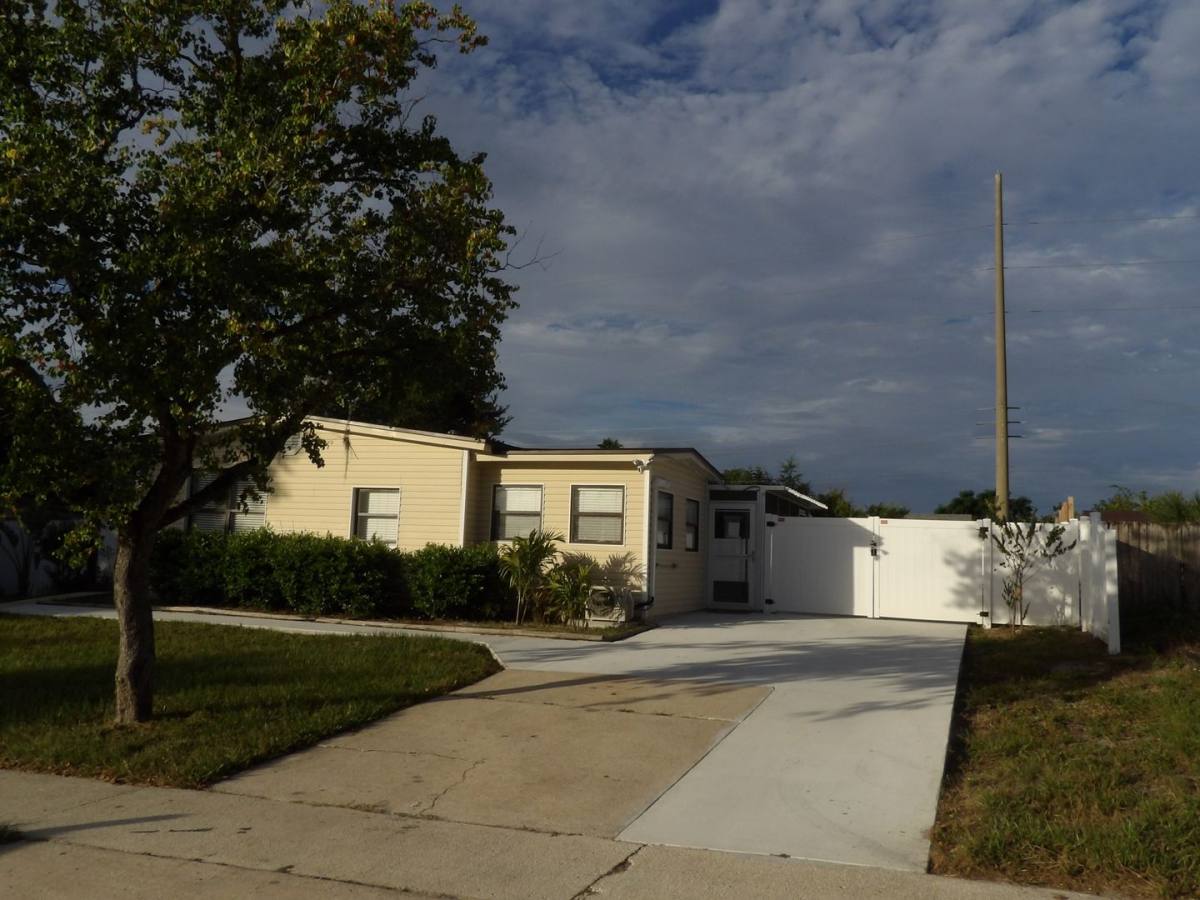 House for rent at 2337 Greenwood St, Deltona, FL 32738