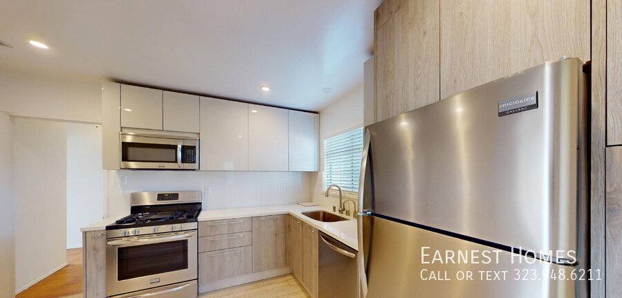 House for rent at 14013 Addison St, Sherman Oaks, CA 91423
