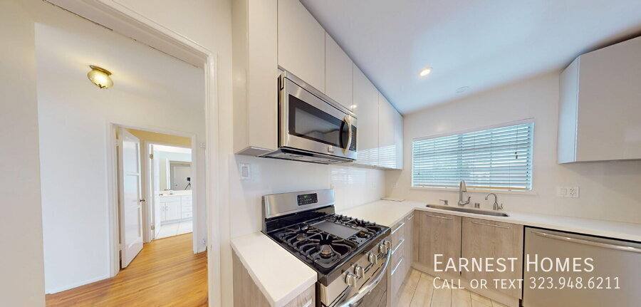 House for rent at 14013 Addison St, Sherman Oaks, CA 91423