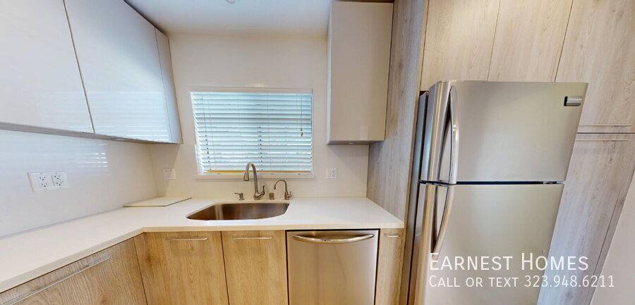 House for rent at 14013 Addison St, Sherman Oaks, CA 91423