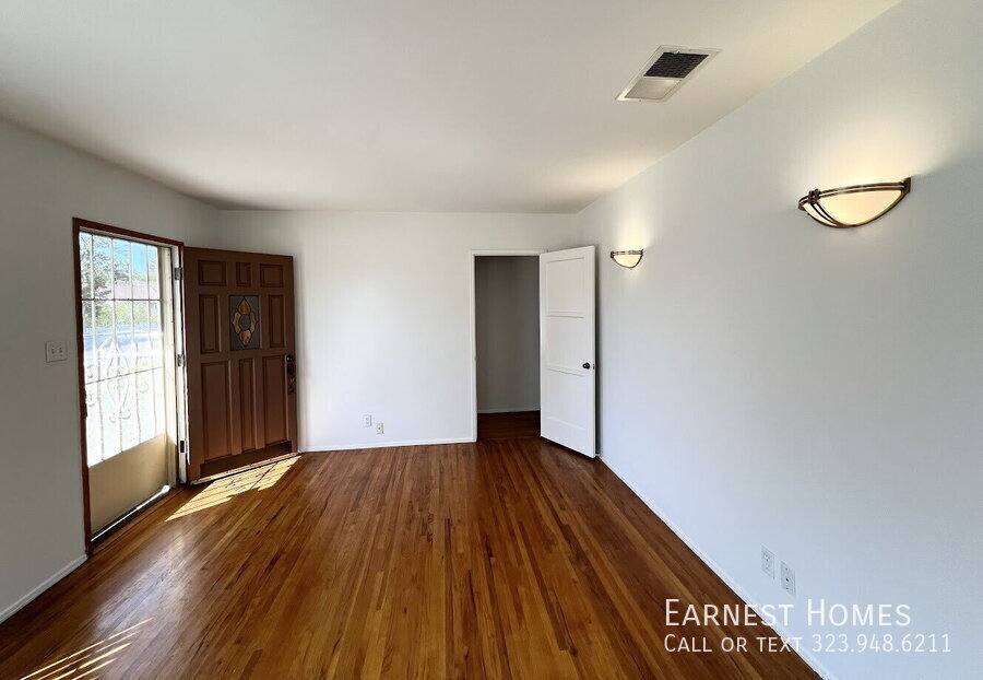 House for rent at 14013 Addison St, Sherman Oaks, CA 91423
