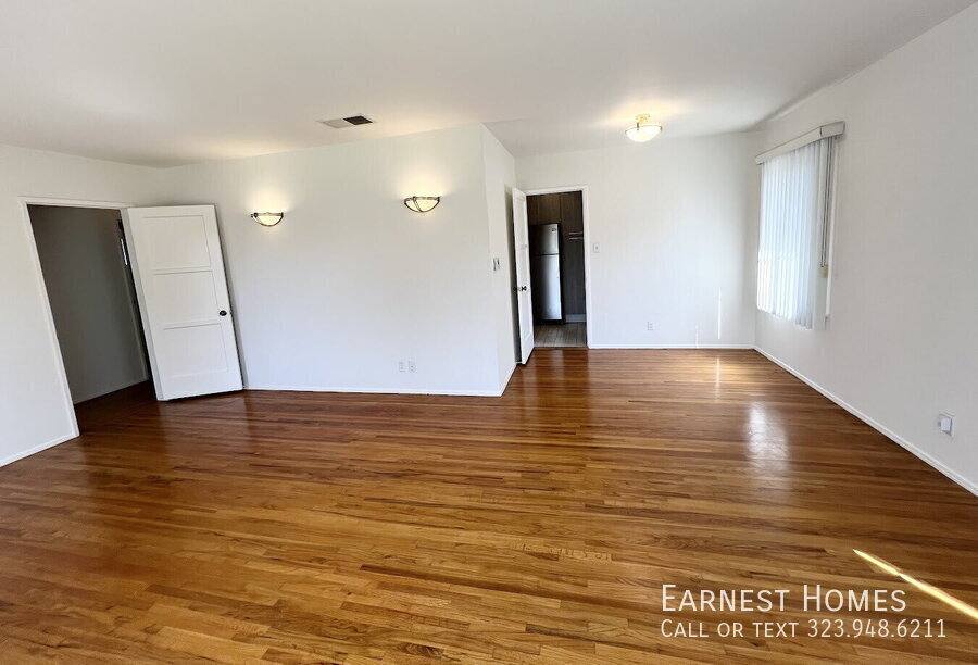 House for rent at 14013 Addison St, Sherman Oaks, CA 91423