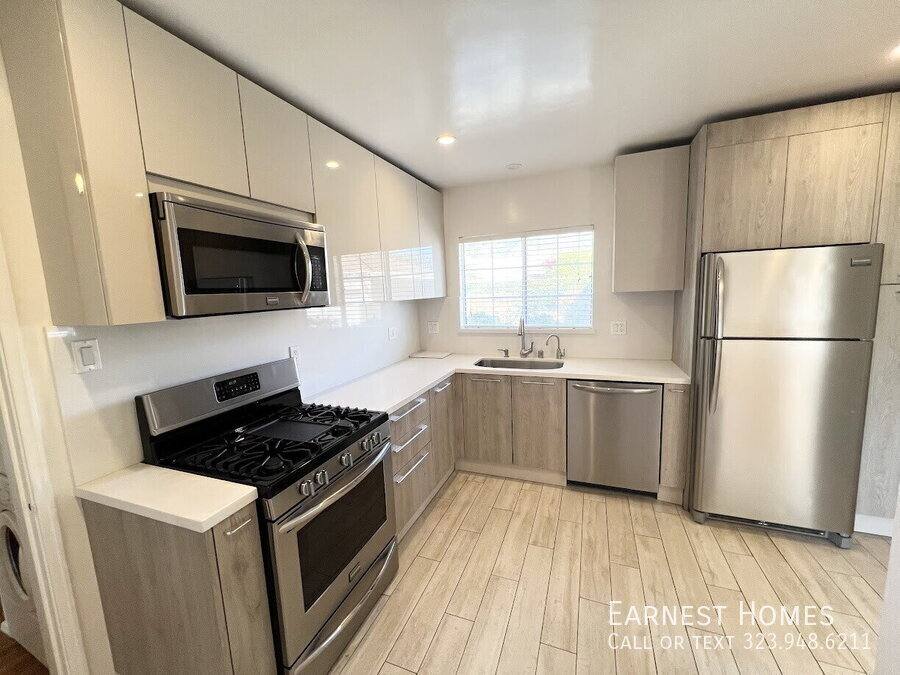 House for rent at 14013 Addison St, Sherman Oaks, CA 91423