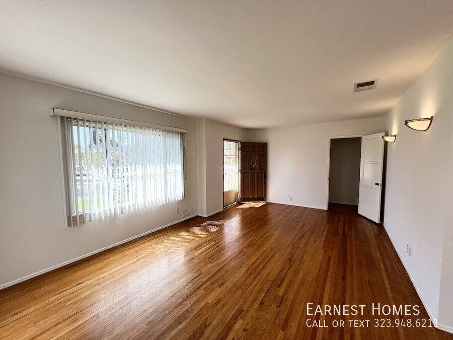 House for rent at 14013 Addison St, Sherman Oaks, CA 91423